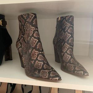 JLo boots!